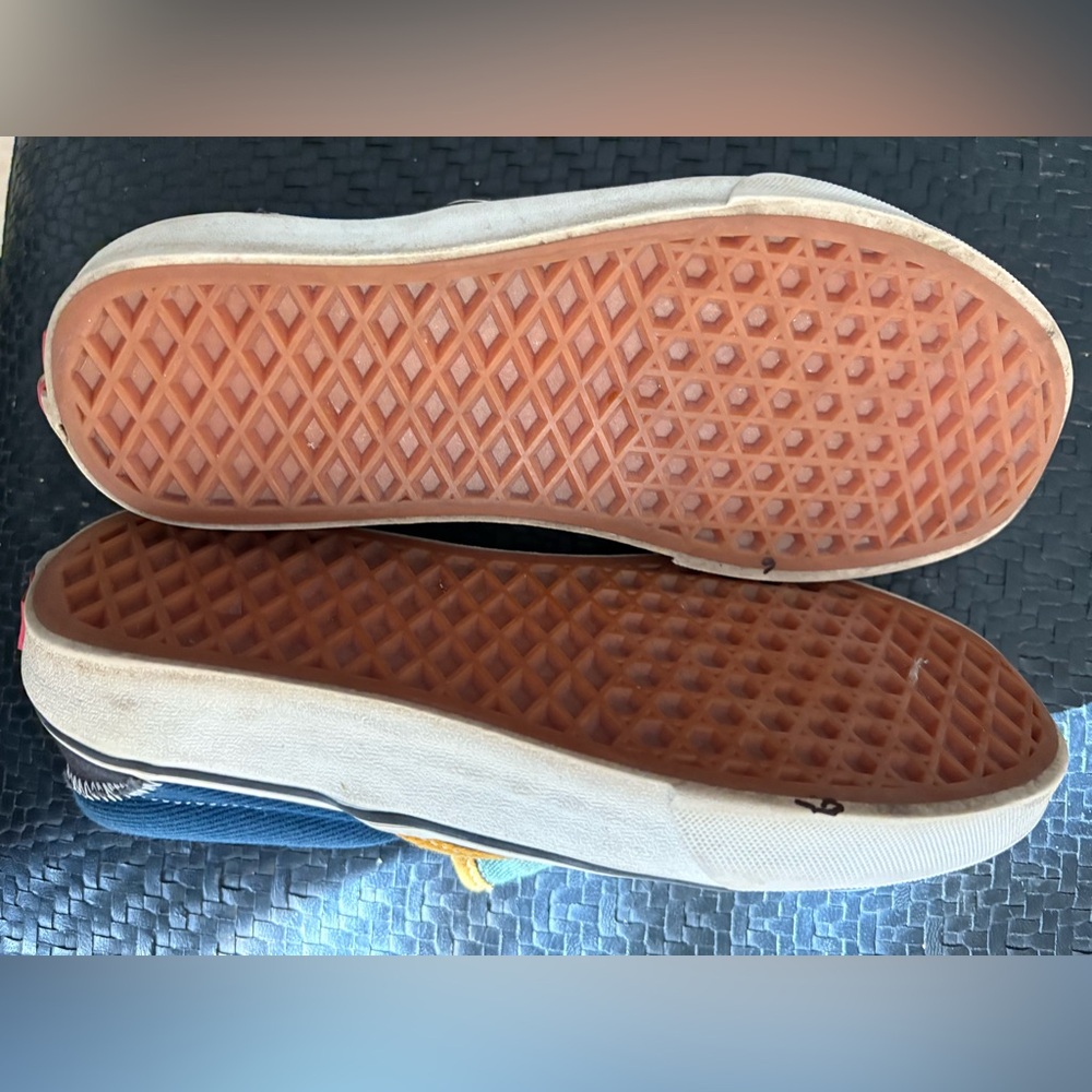 Vans - Picture 6 of 6